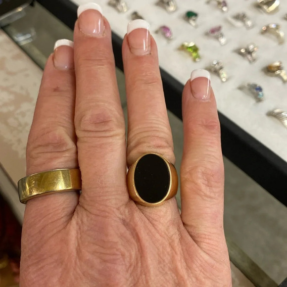 Jewelry - 435134 14k Yg black onyx ring